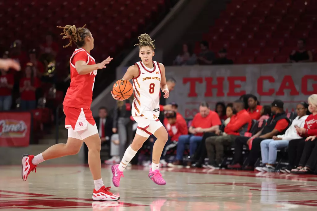 Jada Williams (8) drives the ball up the court against Houston on Wednesday. Williams had a game high 14 assists for the Cyclones. (Photo: Oscar Herrera/Iowa State Cyclones)