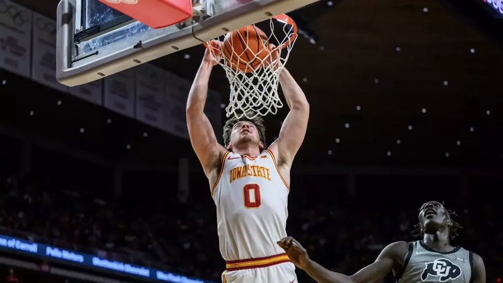 Iowa State's Nate Heise (0) flushes a dunk in front of Colorado Buffalo forward Bangot Dak (8) in the first half. (Photo: Iowa State Athletics)