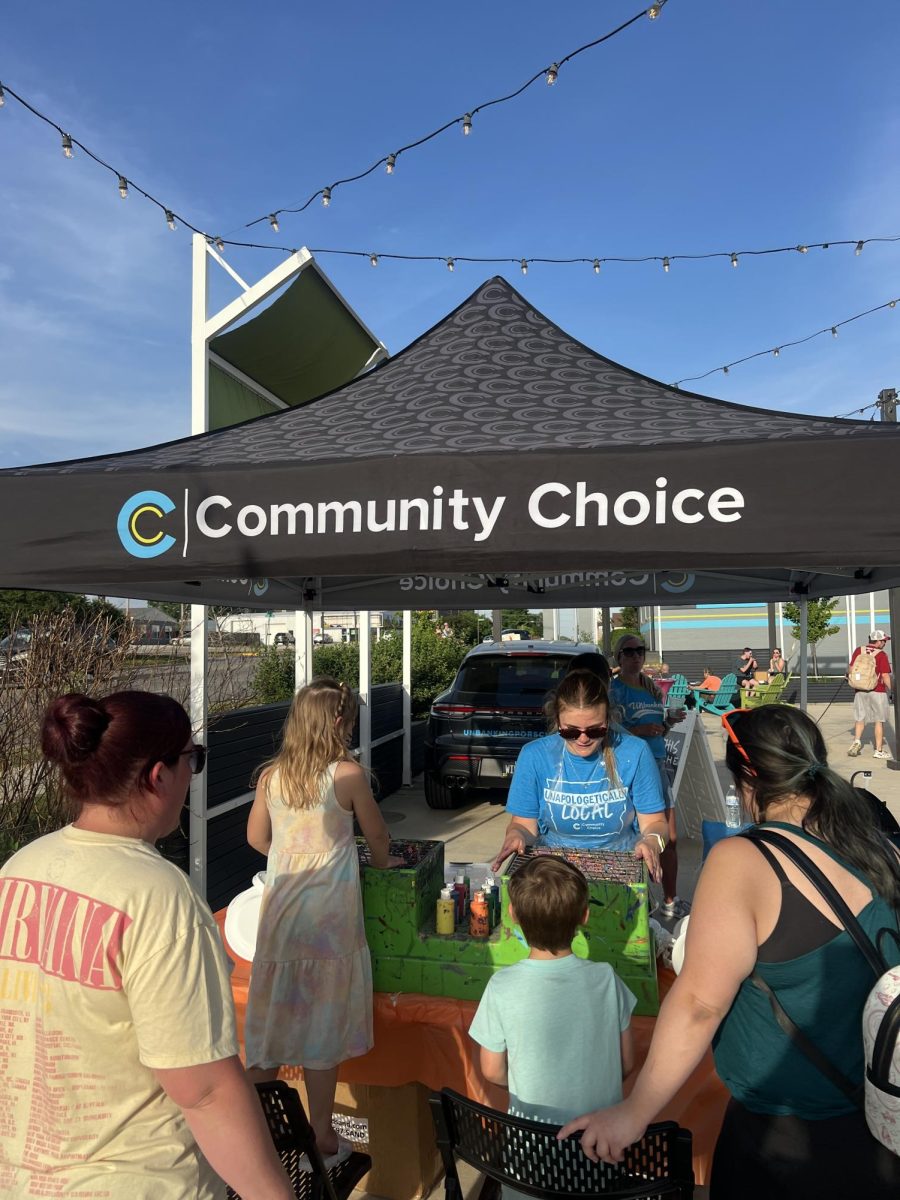 Families stop by the Community Choice Credit booth at Summer Daze at the Parc on May 28. They were looking to participate in the offered color activity. (Photo: Community Choice Credit Union)